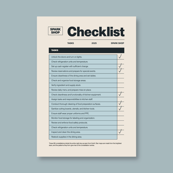 자영업자 마케팅을 시작하기 전에 운영 기준을 정리하는 모습